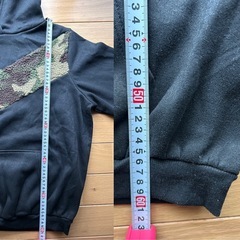 季節外特価‼️《未使用》レディースＬ モコモコ迷彩パーカー  黒 の画像