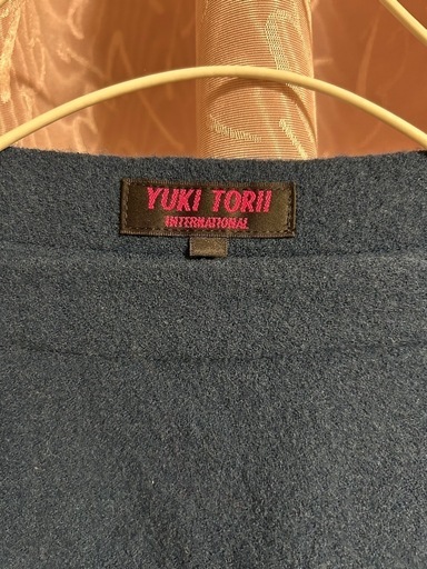 ケープコート・ポンチョ　YUKI TORII 鳥居ユキ ダークブルー　着丈98㌢ ケープコート・ポンチョ YUKI TORII 鳥居ユキ ダークブルー 着丈98㌢