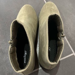 8/26まで　新品　Sサイズ　カーキブーツの画像