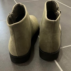 8/26まで　新品　Sサイズ　カーキブーツの画像