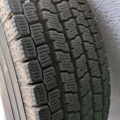 美品！ハイエース　スタッドレスタイヤ４本の画像