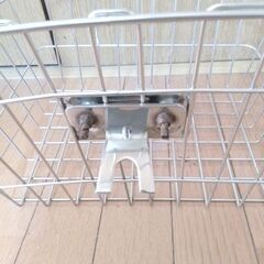 自転車前かご　ステンレス　ネジ錆び有り　スプレーのオイルをかけて外してくれる方にの画像