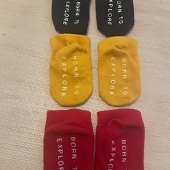 【決まりした】THE NORTH FACE ベビー靴下 、スタイ５枚セットの画像