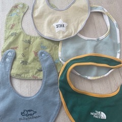 【決まりした】THE NORTH FACE ベビー靴下 、スタイ５枚セットの画像