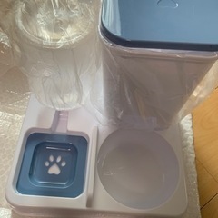 猫の餌と水の入れ物　新品の画像