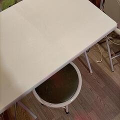ニトリの机と椅子 無料です！！の画像