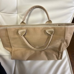 ビジュー　花付き　ベージュ　バッグ　パーティーにもの画像