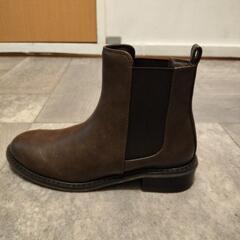 ブーツ（焦げ茶色）の画像