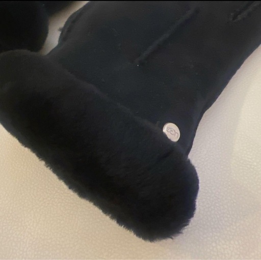 UGG ブラック スエード 手袋 ファー付き　サイズＬ UGG ブラック スエード 手袋 ファー付き サイズL