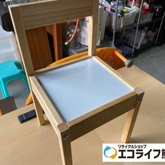 IKEA こども椅子　1ヶ所割れあり