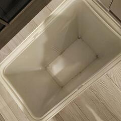 ゴミ箱　蓋付きの画像