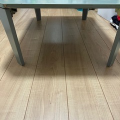折りたたみテーブルの画像