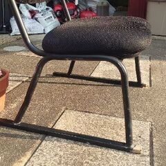 ●お座敷で使える低めのチェア。■商品説明 ●商品サイズ:(約)幅440×奥行き460×高さ600mm。●座面高さ330mm。●カラー:ブラック。の画像