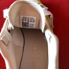 adidas  カッコかわいい シュ―ズの画像