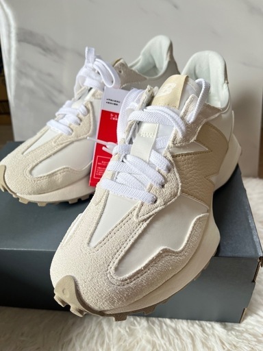 ニューバランス　新品　スニーカー　23.5cm　WS327KG新品