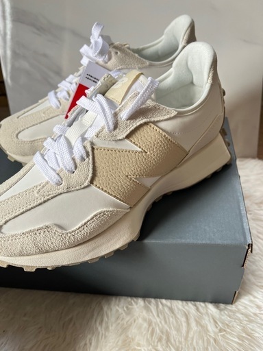 ニューバランス　新品　スニーカー　23.5cm　WS327KG新品