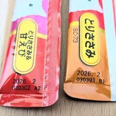 猫トイレ2個＋猫砂＋シート、エサ他猫関連まとめての画像