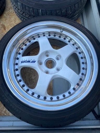 車のパーツ タイヤ、ホイール