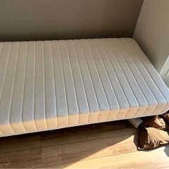 モダンデコ 美品 脚付シングルベット　ベッド　家具の画像