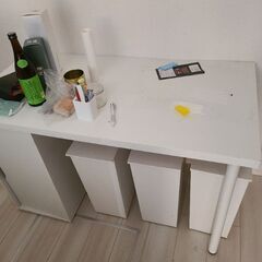 IKEAの机の画像