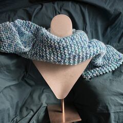 母のもの　スカーフや暖かいスリッパ等の画像