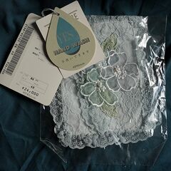 母のもの　スカーフや暖かいスリッパ等の画像