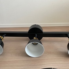 IKEA RANARP ラーナルプ　シーリングトラック　スポットライト3個　ブラック　２つセット　電球付きの画像