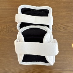 ホワイトエルボーガード フリーサイズの画像