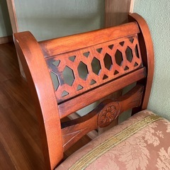 アンティーク木彫りスツールの画像