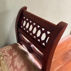 アンティーク木彫りスツールの画像