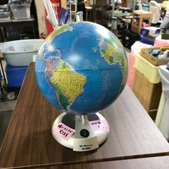 光る地球儀