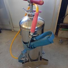 噴霧器　手動背負式　実働