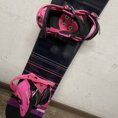 🔷🔶🔷UNY26/77 スノーボード 板 ビンディングセット burton citizen/Mサイズ ピンク INCH/138㎝ レディース 女性用 スノボ― 中古品〇🔷🔶🔷の画像