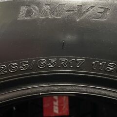 【新品】BS BRIDGESTONE BLIZZAK DM-V3 265/65R17 112Q 17インチ スタッドレス 4本 23年製 ランクルプラド ハイラックス等　(MTD868) クレジットカード QRコード決済可能の画像