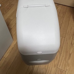 【未使用！】密閉ゴミ箱の画像