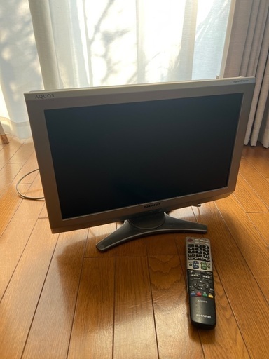 シャープ　AQUOS  LC-20E6  2009年。