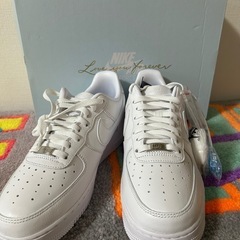 新品NIKEスニーカー