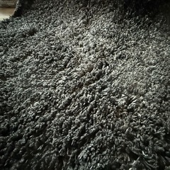 高級円形ブラックラグマットの画像