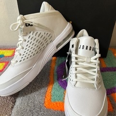 新品NIKEスニーカー