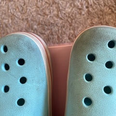 クロックス　キッズサンダルの画像