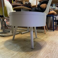 🔥🔥送料無料・設置無料有り🔥🔥ZARA HOME ザラホーム ラウンドトレイサイドテーブル 収納付き 中古家具の画像