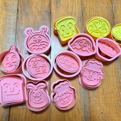 アンパンマンクッキー型と食パンぬき型