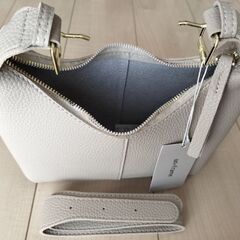 ラウンドムーンショルダーバックの画像