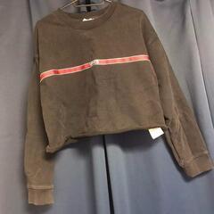 LeVI‘Sショート丈トップスの画像