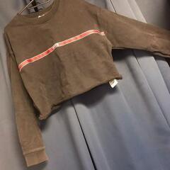 LeVI‘Sショート丈トップスの画像