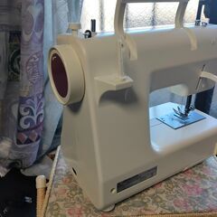 ジャガー　家庭用小型ミシン　一部難ありなのでお安くの画像