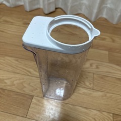 お茶入れるティーポット(白)の画像