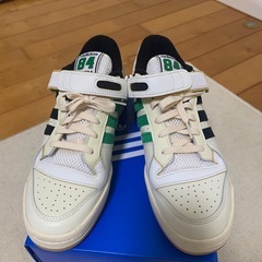 adidasスニーカーの画像