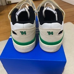 adidasスニーカーの画像