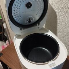 中古品　冷蔵庫電子レンジ洗濯機炊飯器オーブンと棚の画像